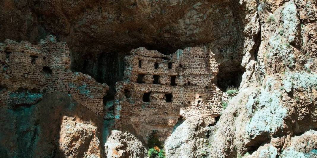 Ankara’nın Sümela’sı keşfedilmeyi bekliyor! Karadeniz’e gidemeyen buraya koşuyor: Sessiz miras göreni mest ediyor 2